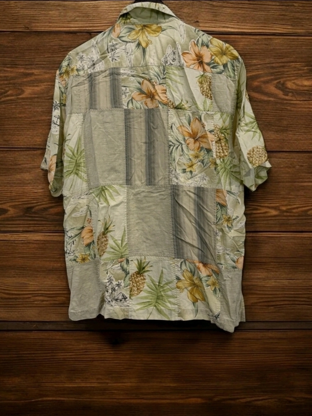 Tommy Bahama Silk Shirt Mens Medium Hawaiian Floral Pineapple Camp Button Up - Picture 3 of 5